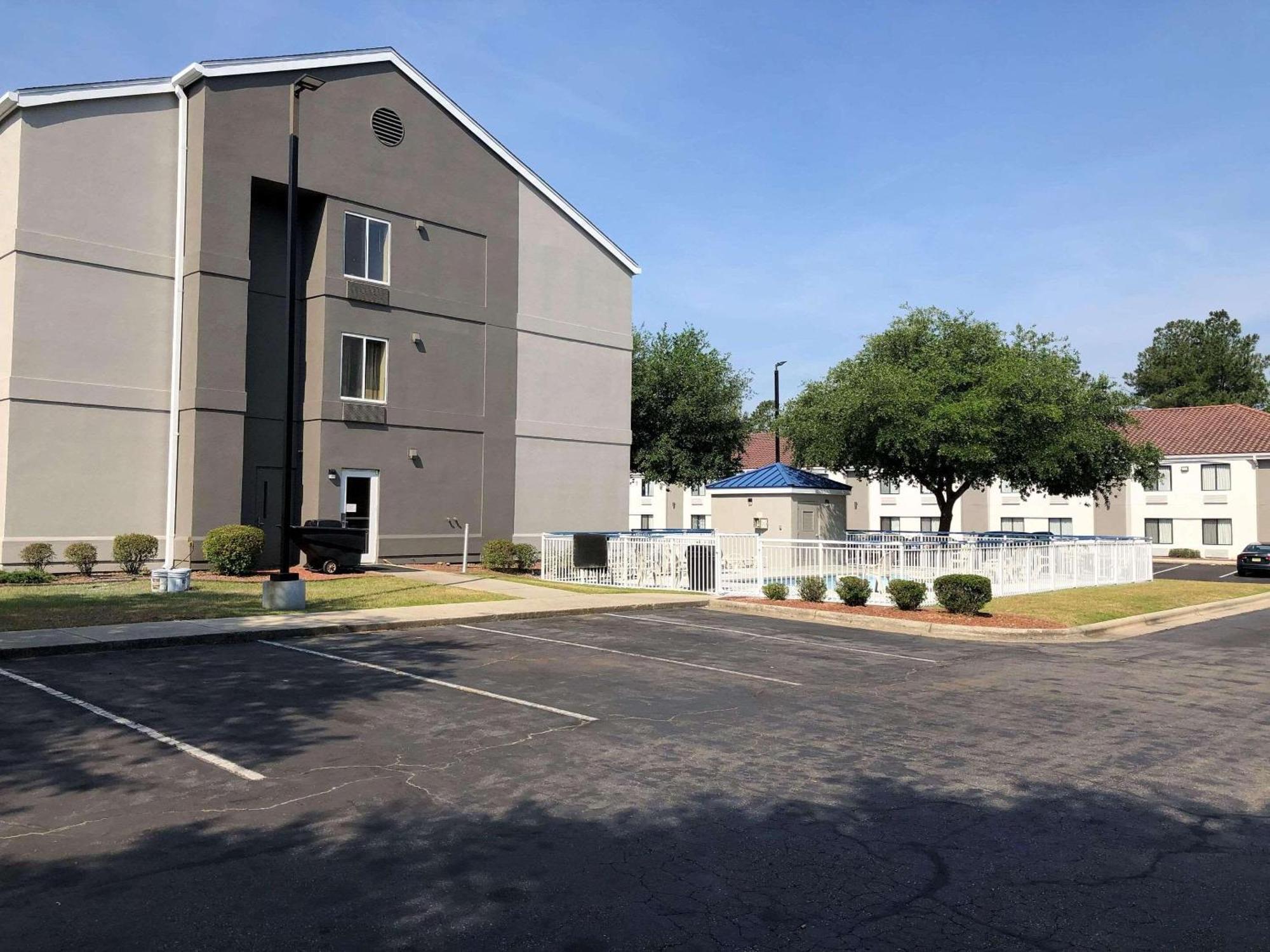 Hotel Country & By Radisson, I-95, Nc