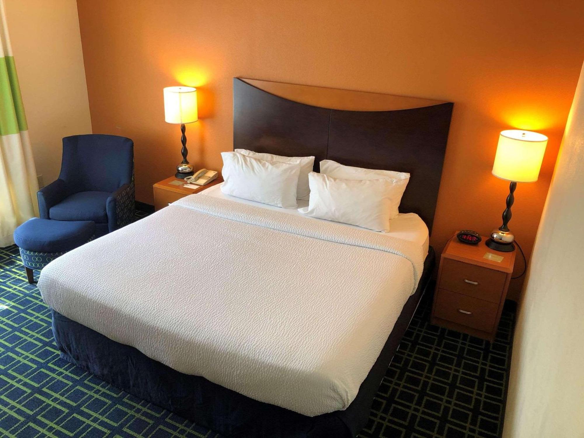 Hotel Country & By Radisson, I-95, Nc