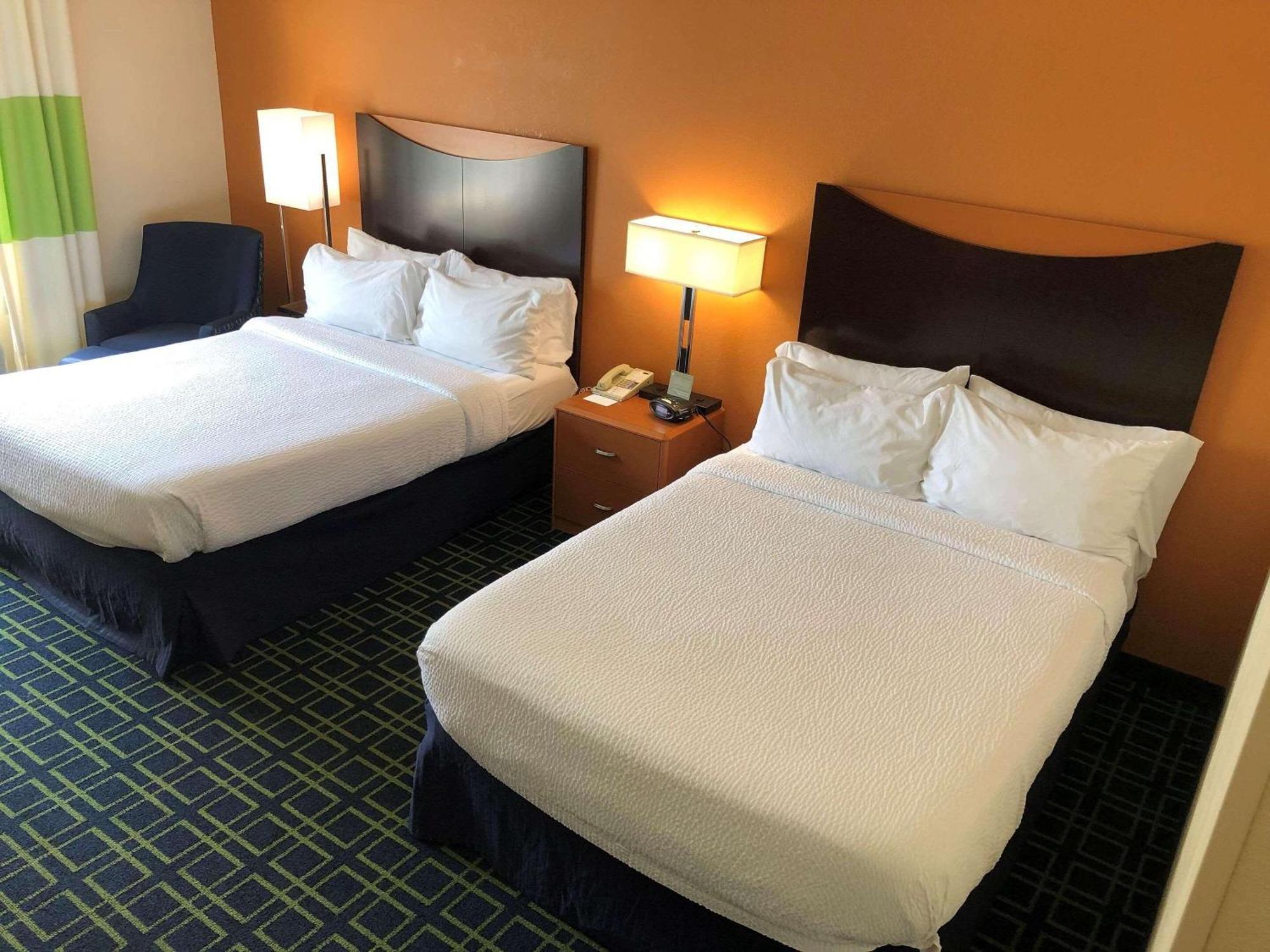 Hotel Country & By Radisson, I-95, Nc Fayetteville