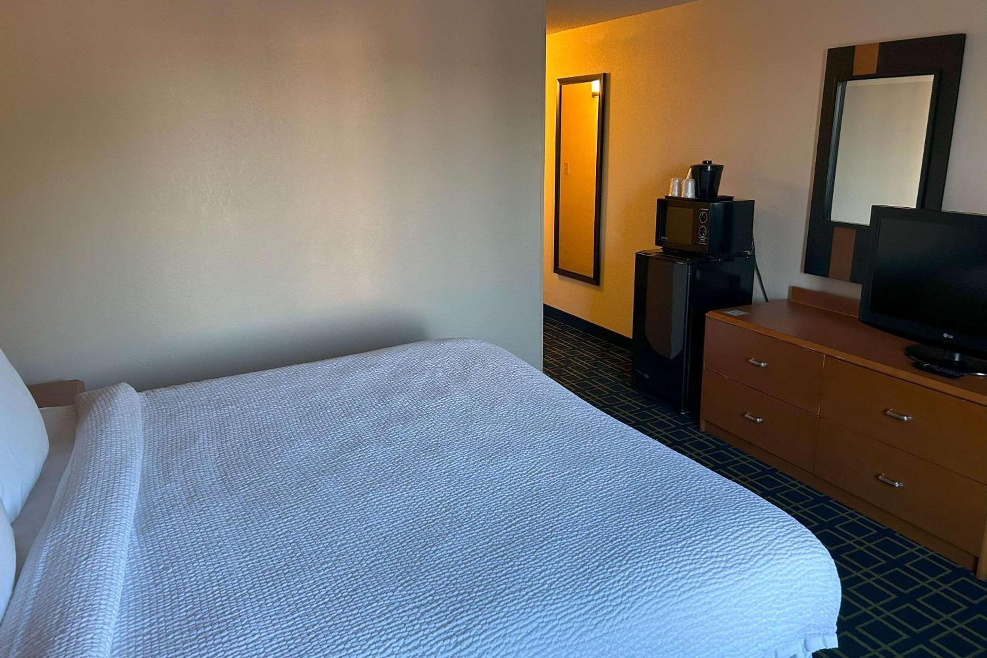Hotel Country & By Radisson, I-95, Nc 3*