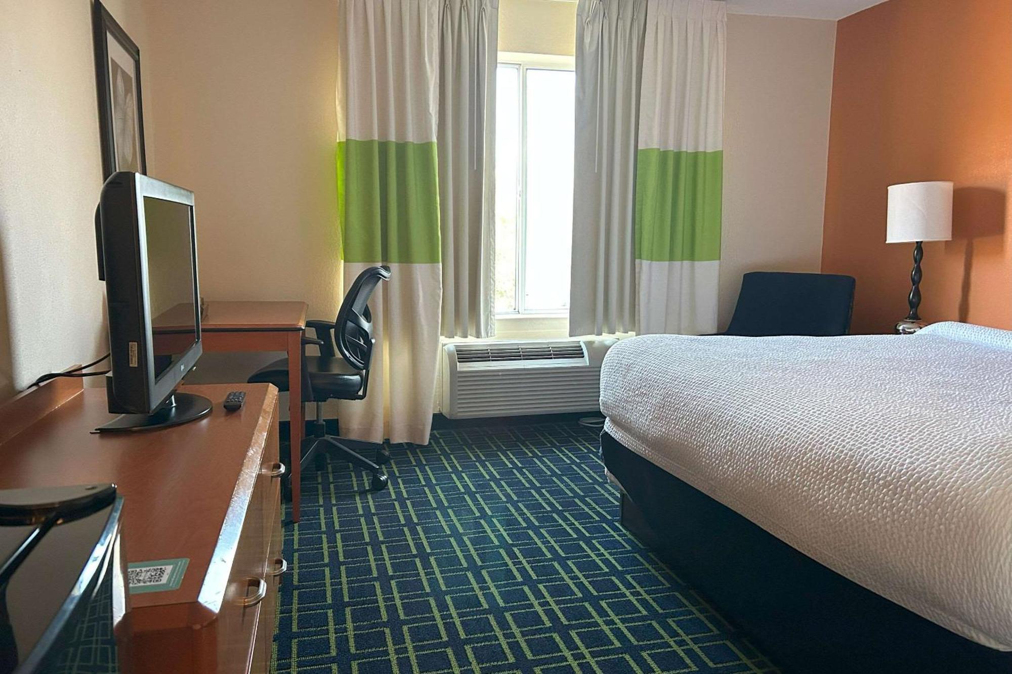 Country & By Radisson, I-95, Nc 3*