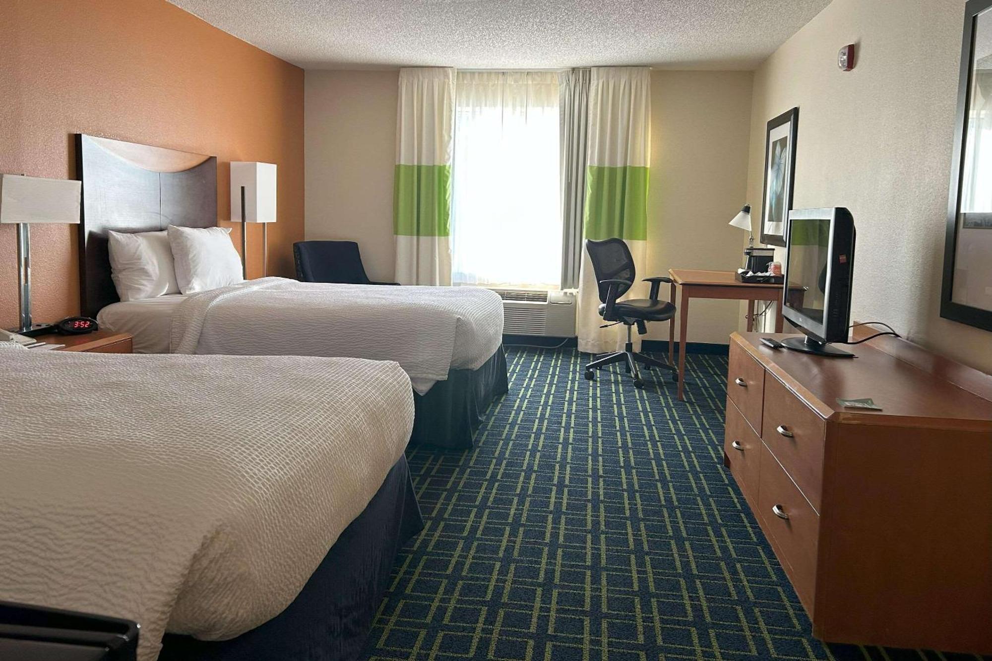 Country & By Radisson, I-95, Nc
