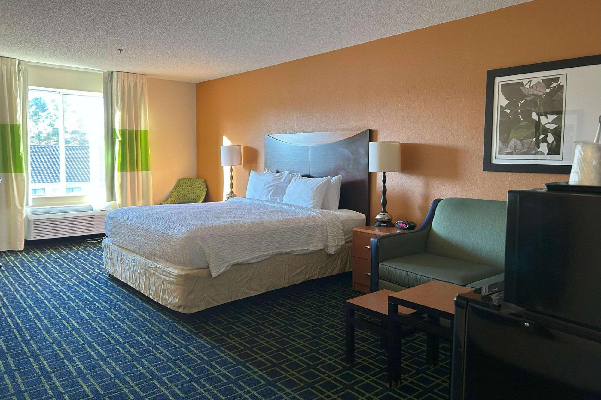Hotel Country & By Radisson, I-95, Nc 3*
