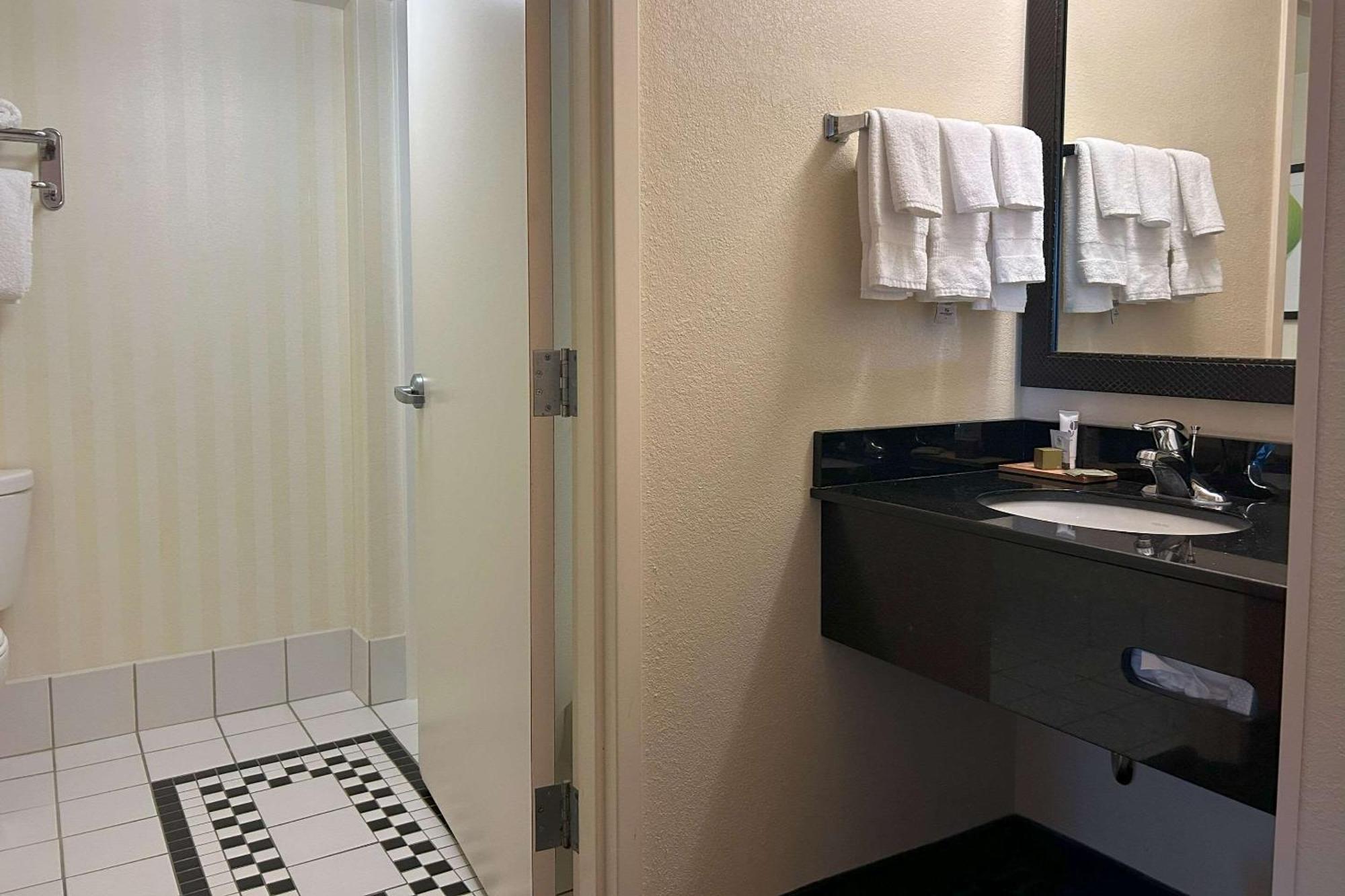 Hotel Country & By Radisson, I-95, Nc Fayetteville