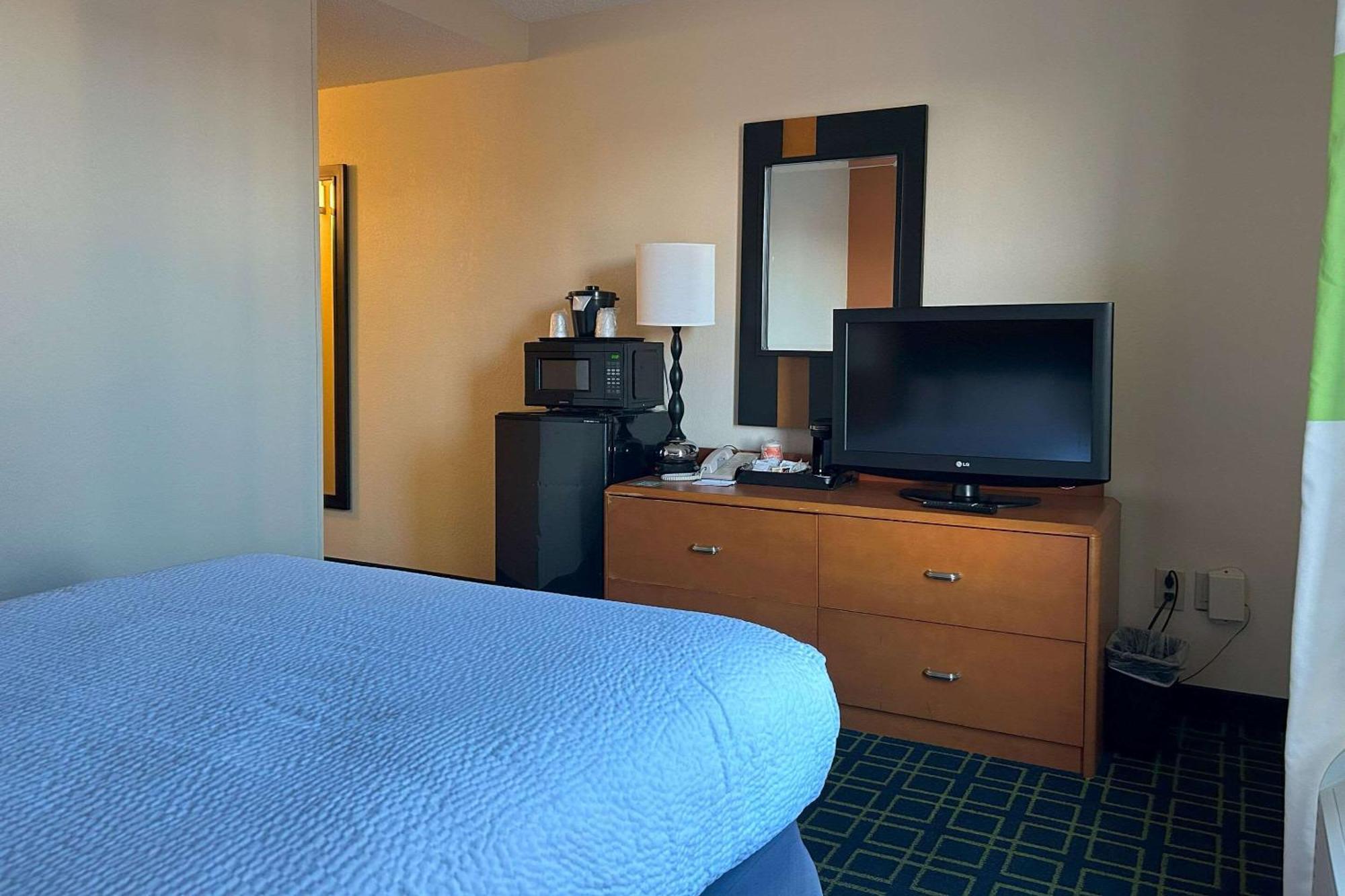 Hotel Country & By Radisson, I-95, Nc 3*